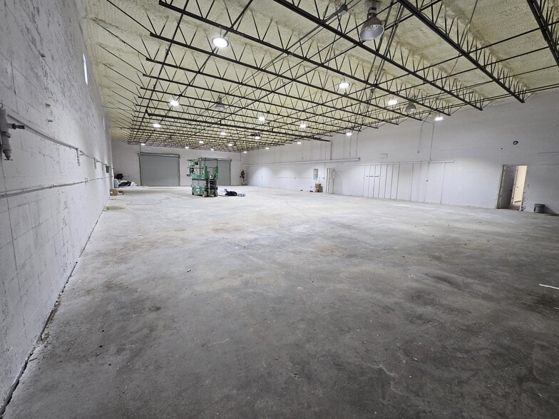 More Photos Of 5401 Sligh Ave, Tampa Industrial For Lease