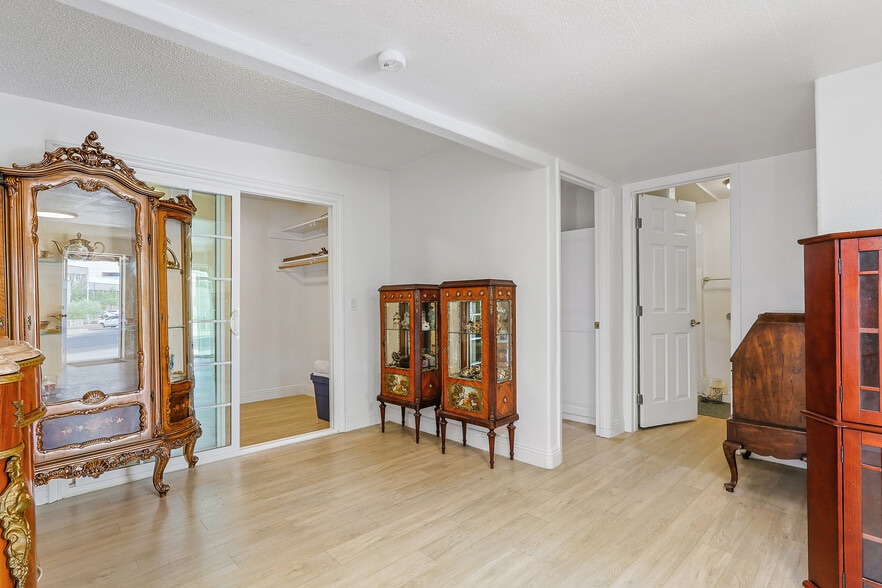 More Photos Of 303 Tin St, Henderson Office Residential For Sale