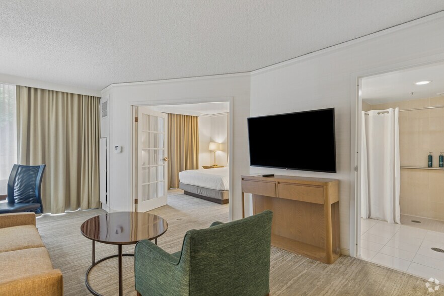 More Photos Of 6120 Peachtree Dunwoody Rd, Atlanta Hotel For Sale