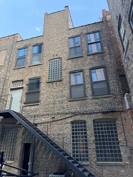 More Photos Of 1109 W Fulton Market, Chicago Flex For Sale