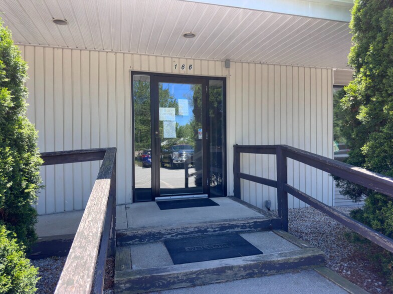More Photos Of 166 Worcester Rd, Charlton Office For Lease