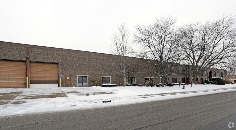 More Photos Of 1536 Bourbon Pky, Streamwood Manufacturing For Sale