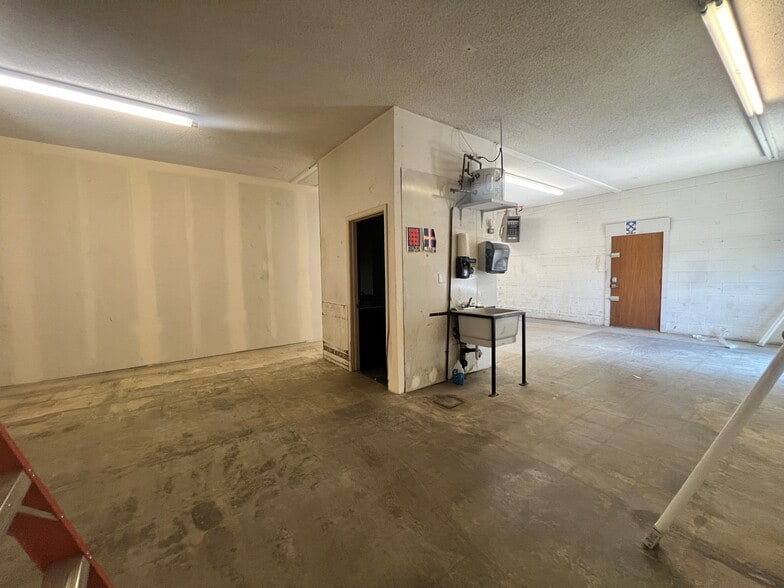 More Photos Of 776 W Baseline Rd, Lafayette Warehouse For Lease