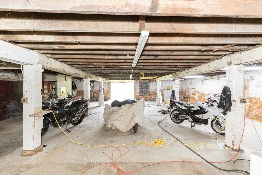 More Photos Of 1340 W Main St, Wytheville Loft Creative Space For Sale