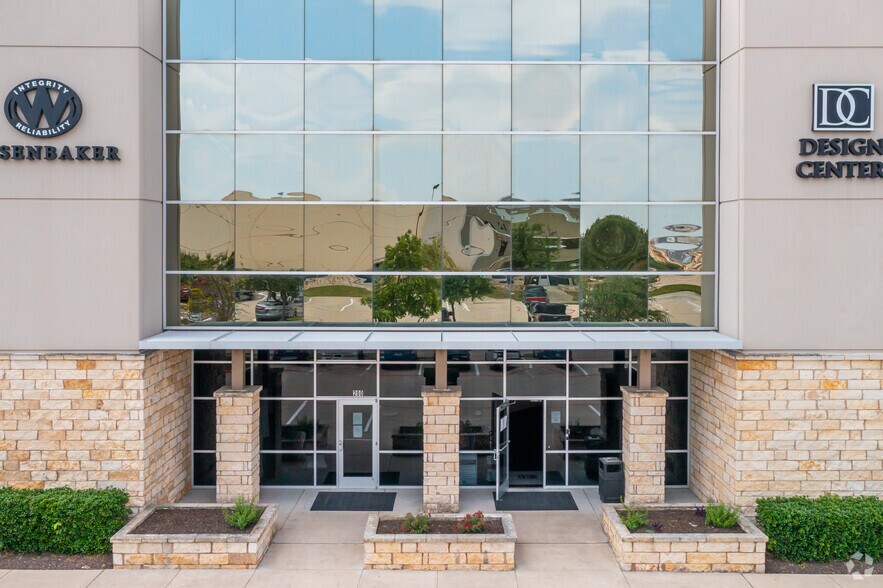 More Photos Of 2500 Scarbrough Dr, Austin Unknown For Lease