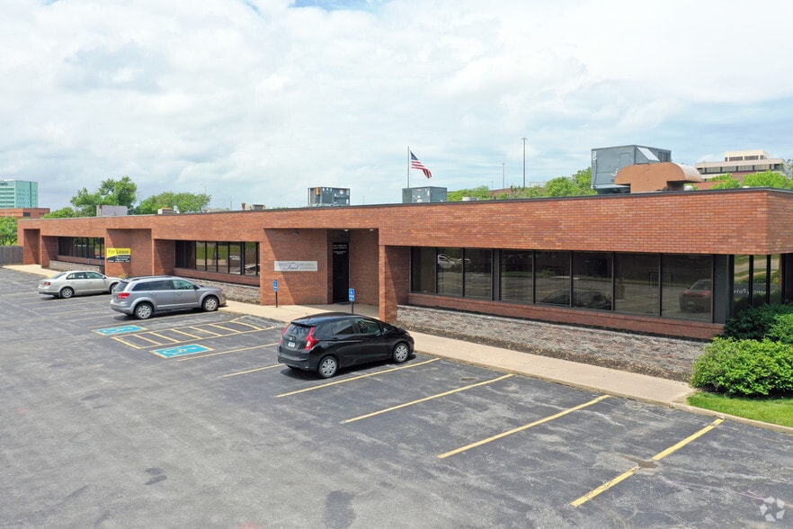 More Photos Of 310 Regency Parkway Dr, Omaha Office For Lease