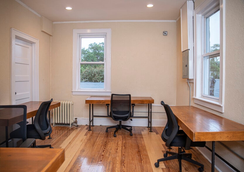 More Photos Of 251 Post Ave, Westbury Storefront Retail Office For Lease