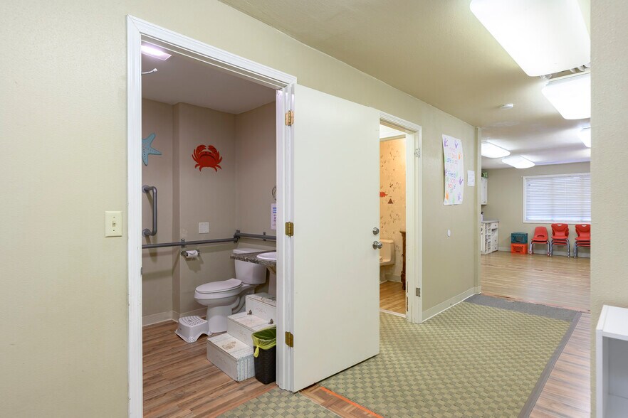 More Photos Of 504 Villa Rd, Newberg Medical For Sale