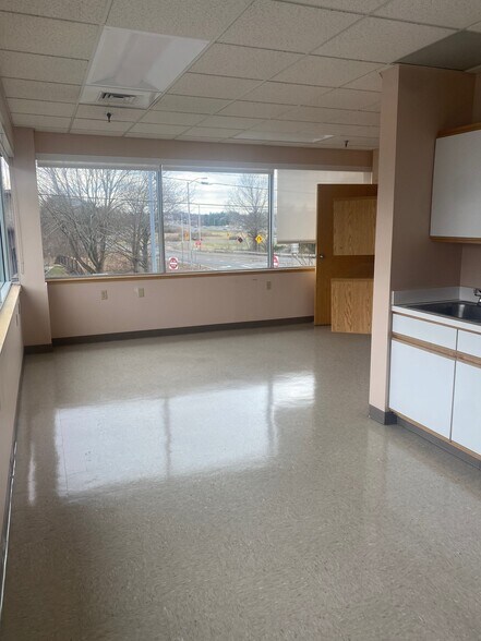 More Photos Of 1064 E Main St, Meriden Office For Sale