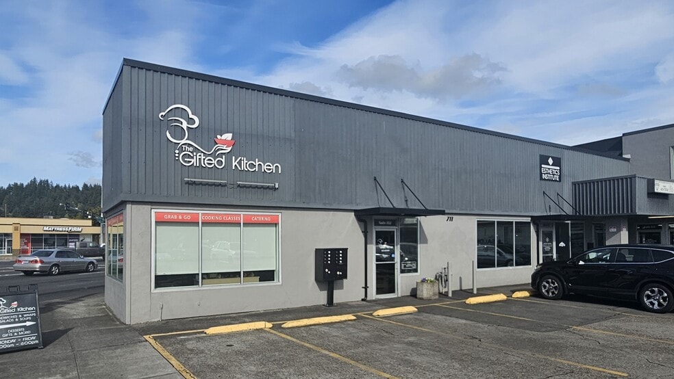 Primary Photo Of 711 Vandercook Way, Longview Storefront For Lease