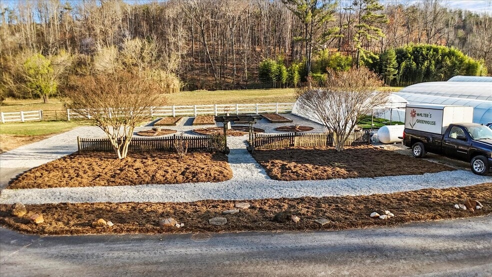 More Photos Of 1356 Coopers Cove Rd, Hardy Specialty For Sale