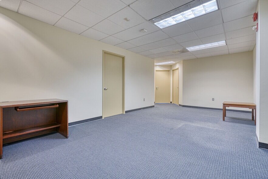 More Photos Of 438 N Frederick Ave, Gaithersburg Medical For Sale