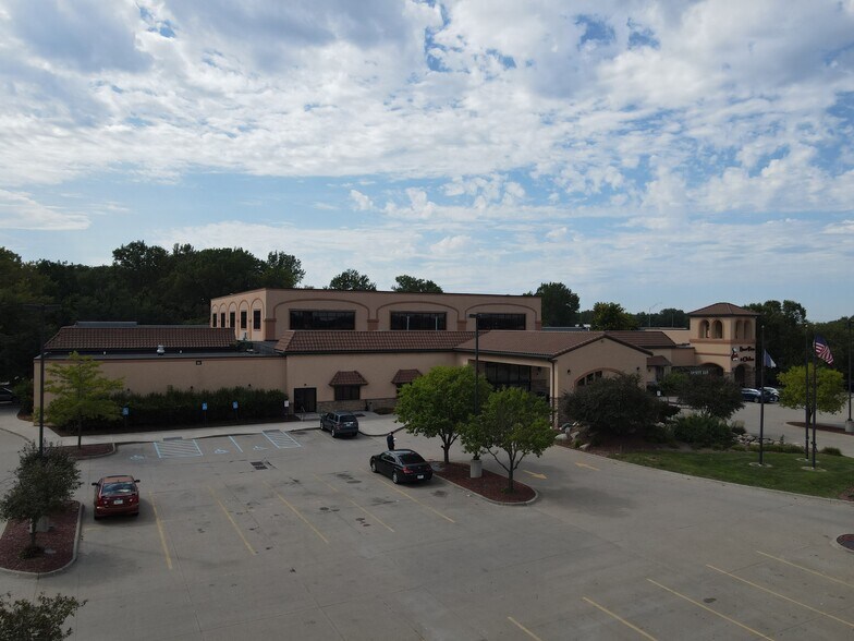 More Photos Of 5000 Merle Hay Rd, Des Moines Hotel For Sale