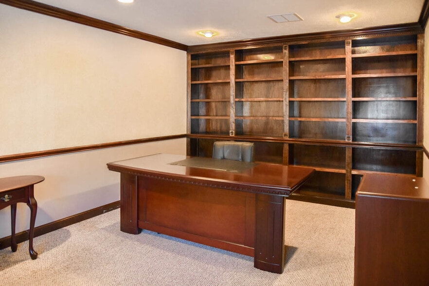 More Photos Of 3726 Cleveland Ave, Canton Freestanding For Lease