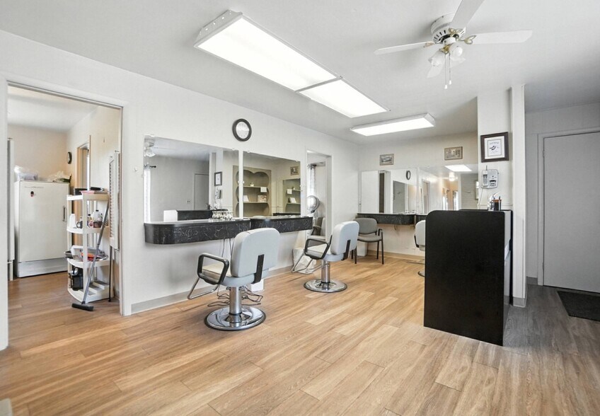 More Photos Of 5402-5404 N Main St, Dayton Office For Sale