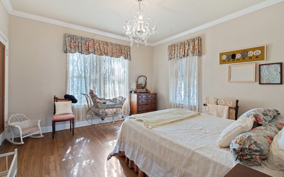 More Photos Of 762 S Guadalupe St, Lockhart Specialty For Sale