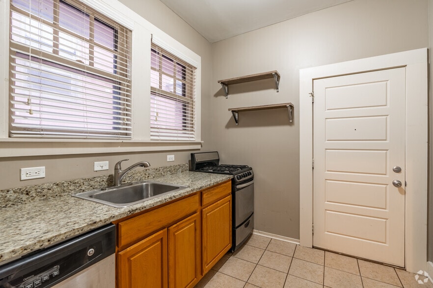 More Photos Of 31 S McLean Blvd, Memphis Apartments For Sale