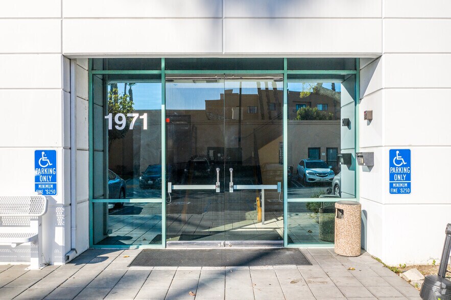 More Photos Of 1971 W 190th St, Torrance Office For Lease