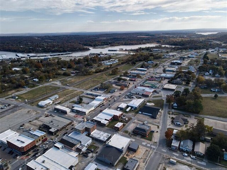 More Photos Of 111-117 S Main St, Eufaula Office For Sale