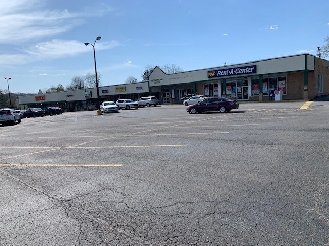 More Photos Of 1228 Country Club Rd, Fairmont Unknown For Lease