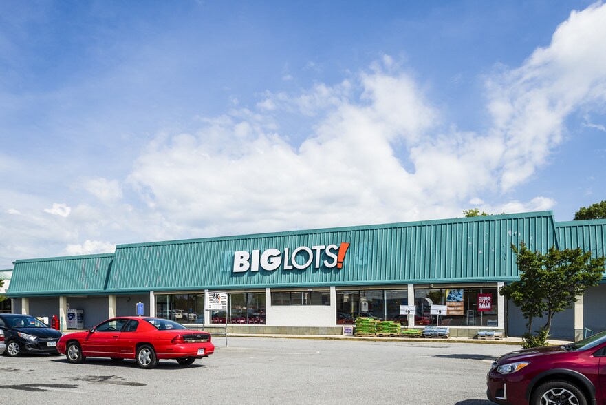 More Photos Of 111 Seminole Plz, Madison Heights Storefront For Sale