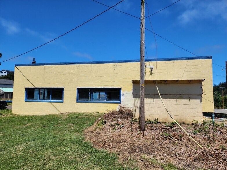 More Photos Of 311 6th St, Port Orford Storefront Retail Office For Sale