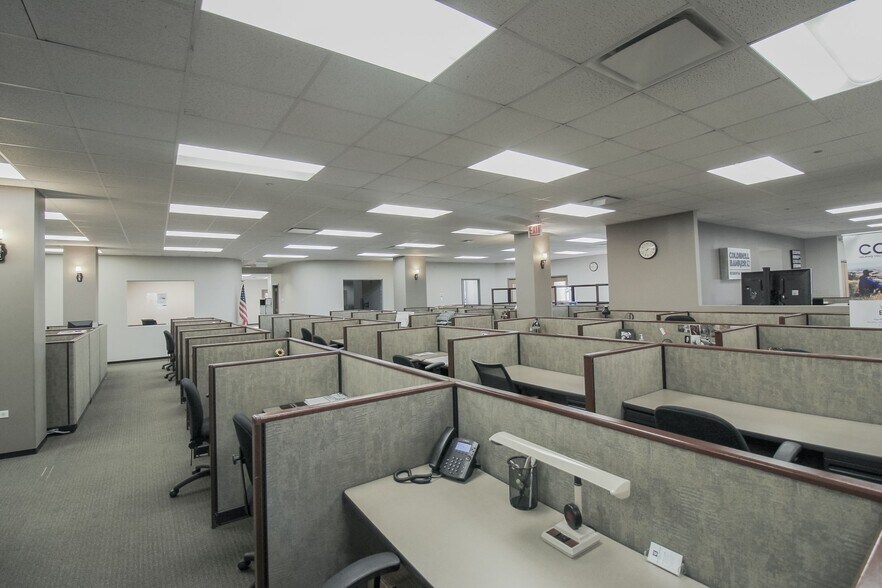 More Photos Of 6400 N Northwest Hwy, Chicago Apartments For Lease