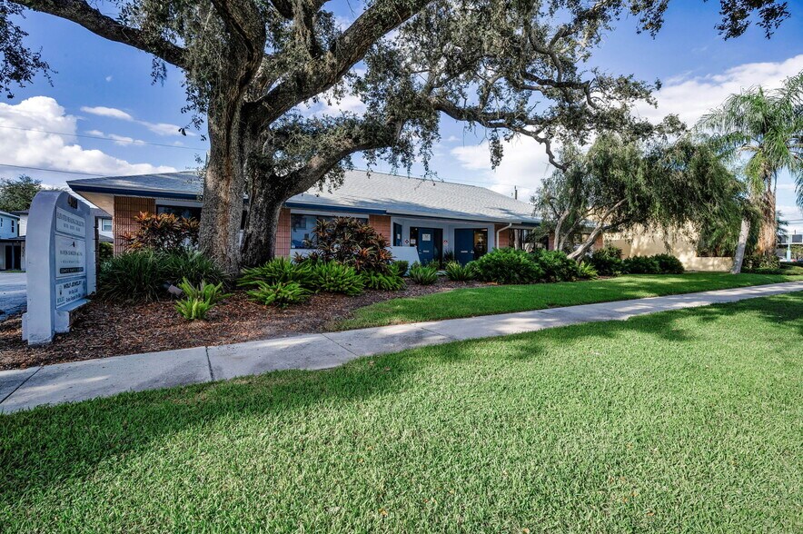 More Photos Of 4021 Central Ave, Saint Petersburg Medical For Lease