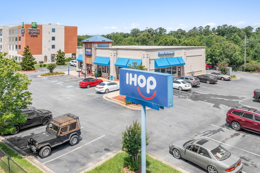 More Photos Of 2598 N Columbia St, Milledgeville Restaurant For Lease
