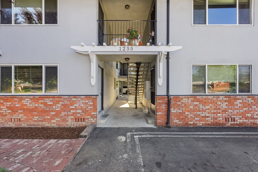 More Photos Of 1255 Woodside Rd, Redwood City Apartments For Sale