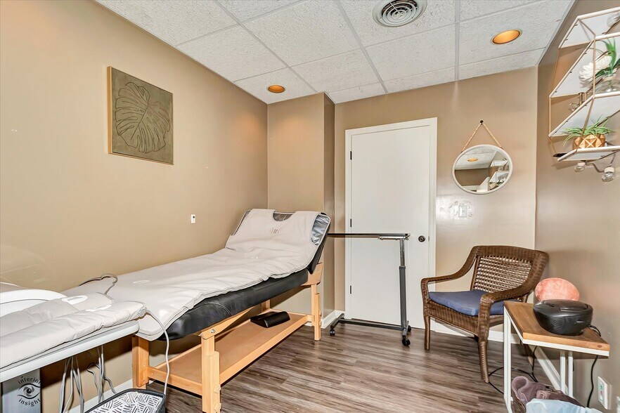 More Photos Of 1112 E Railroad St, Sandwich Office For Sale