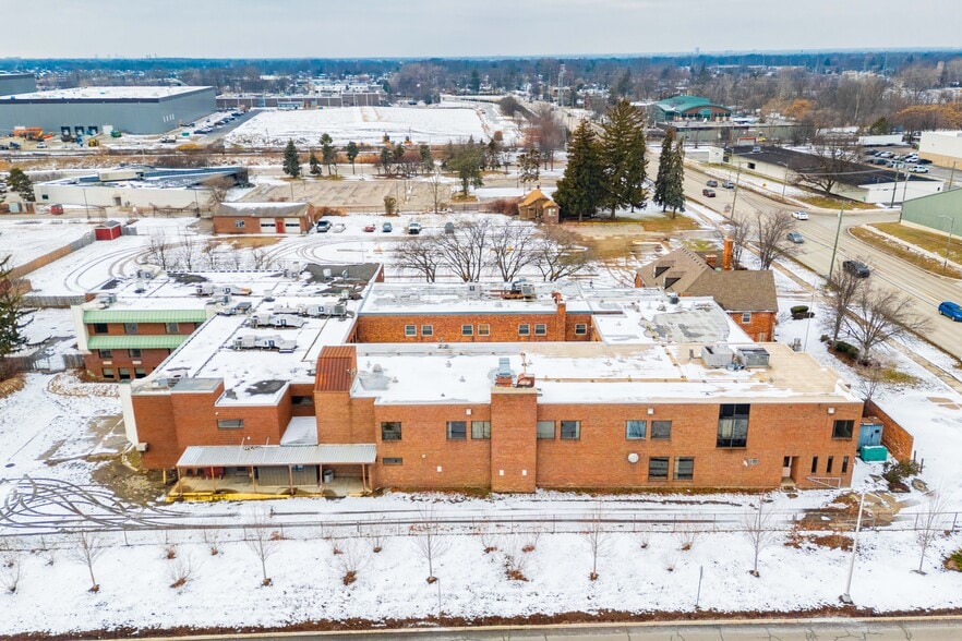 More Photos Of 6902 Chicago Rd, Warren Schools For Sale