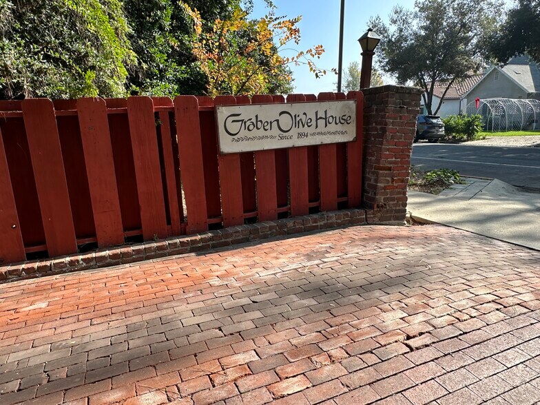 More Photos Of 315 E 4th St, Ontario Flex For Sale