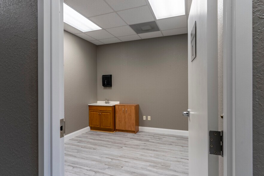 More Photos Of 301 Skyline Dr, Lady Lake Medical For Sale