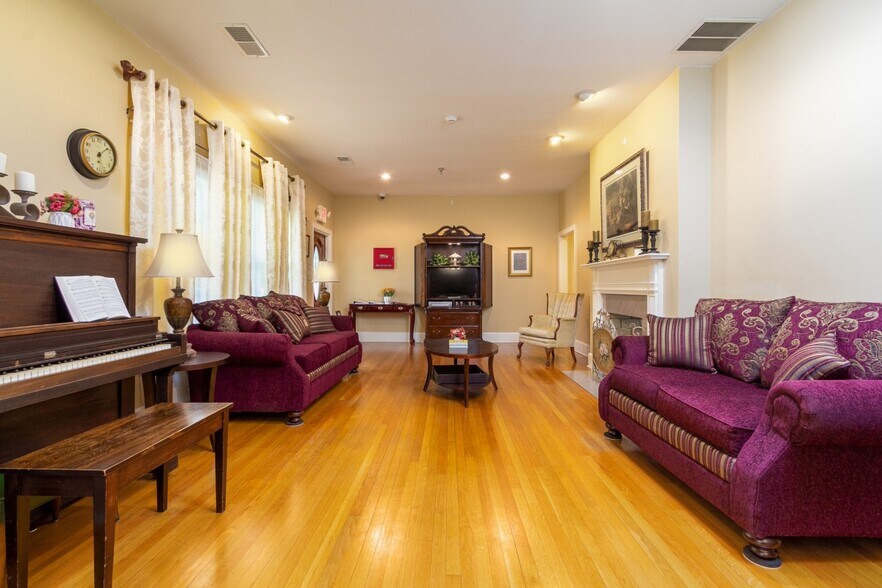 More Photos Of 173 S Lee St, Forsyth Assisted Living For Sale