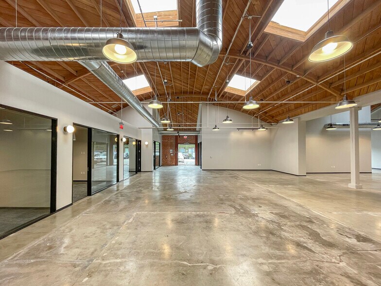 More Photos Of 2014-2058 Broadway, Santa Monica Office For Lease