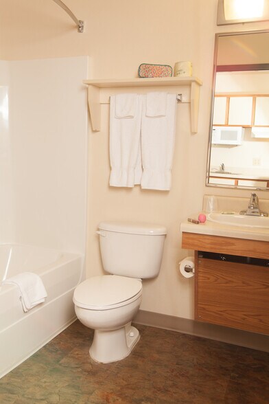 More Photos Of 7958 Interstate 35 Access Rd, San Antonio Hotel For Sale