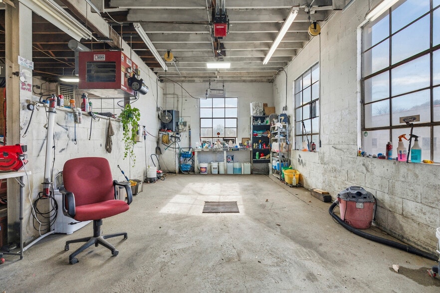 More Photos Of 1336 Main St, Dillwyn Auto Dealership For Sale