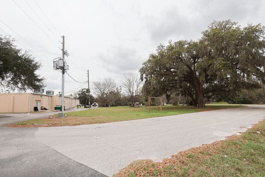 More Photos Of 5810-5840 SE Abshier Blvd, Belleview Storefront For Lease