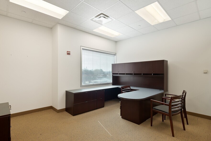 More Photos Of 533 N Alamo Rd, Alamo Office For Sale