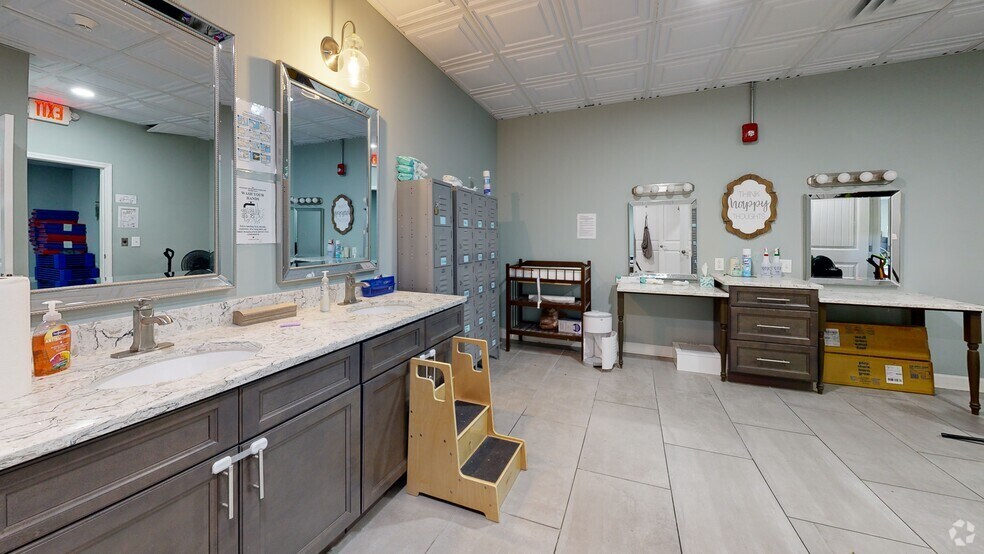 More Photos Of 1112 W Main St, Lebanon General Retail For Sale