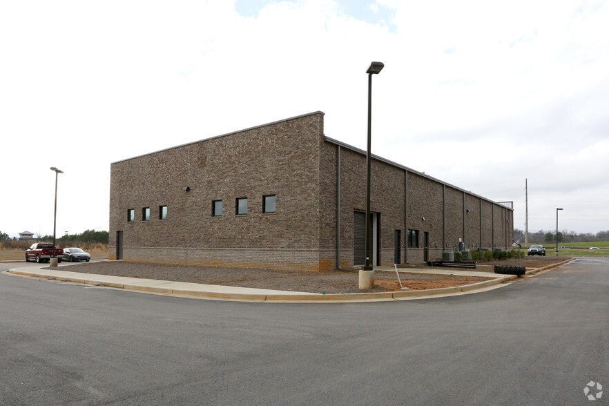 More Photos Of 3545 Rowe Ln, Cumming Health Club For Lease