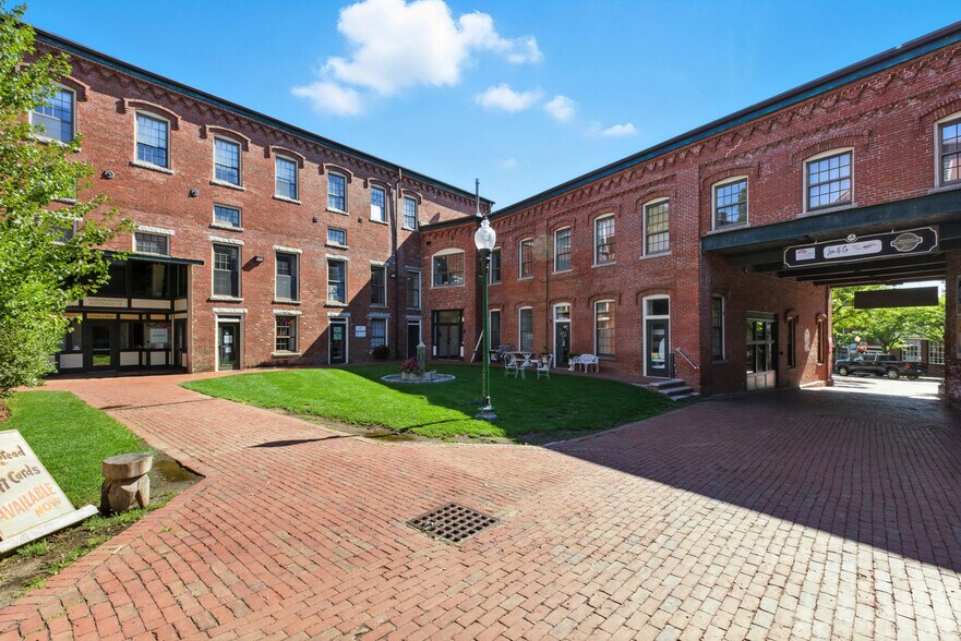 More Photos Of 5-7 Market Sq, Amesbury Loft Creative Space For Lease