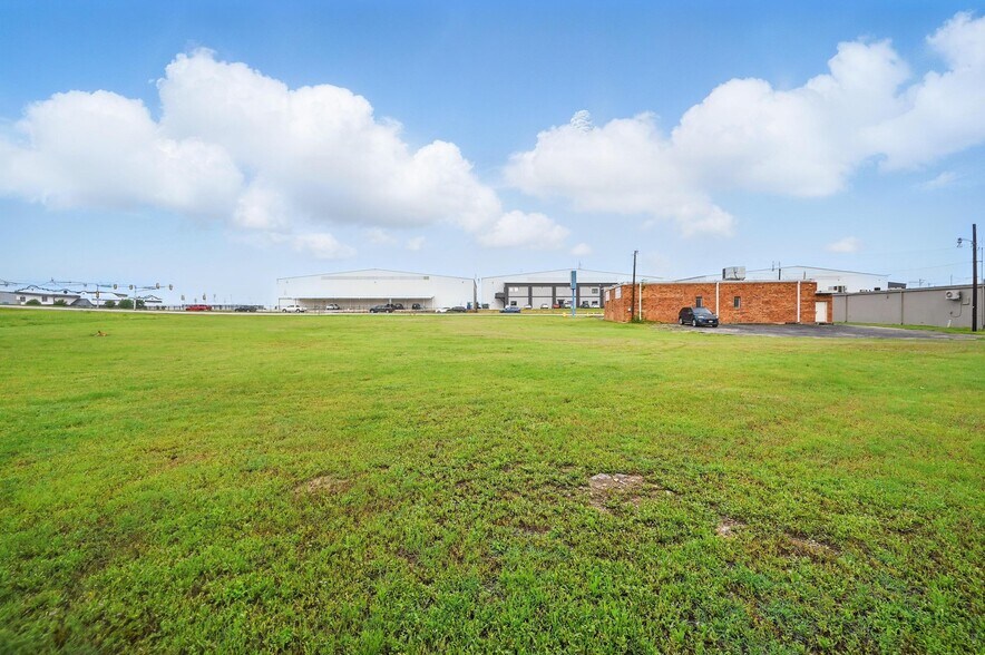 More Photos Of 4016 N Main St, Fort Worth Office For Sale