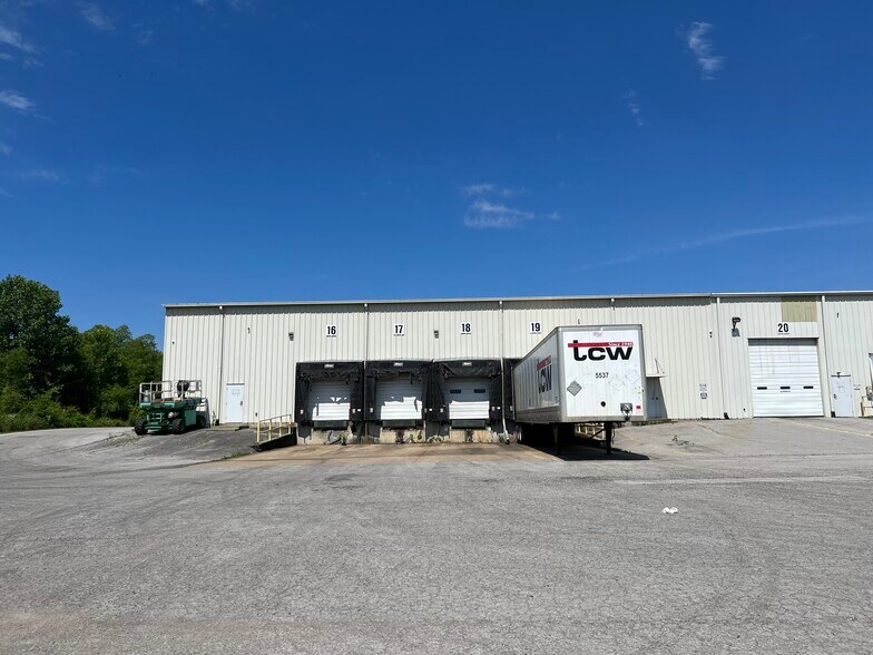 More Photos Of 1136 Dunlop Ln, Clarksville Warehouse For Lease