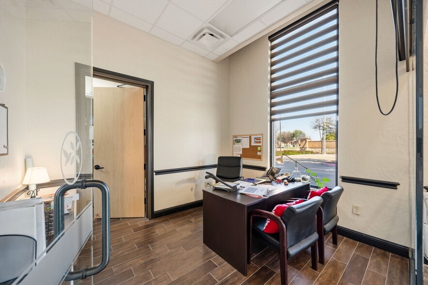 More Photos Of 1507 W Hebron Pky, Carrollton Schools For Sale