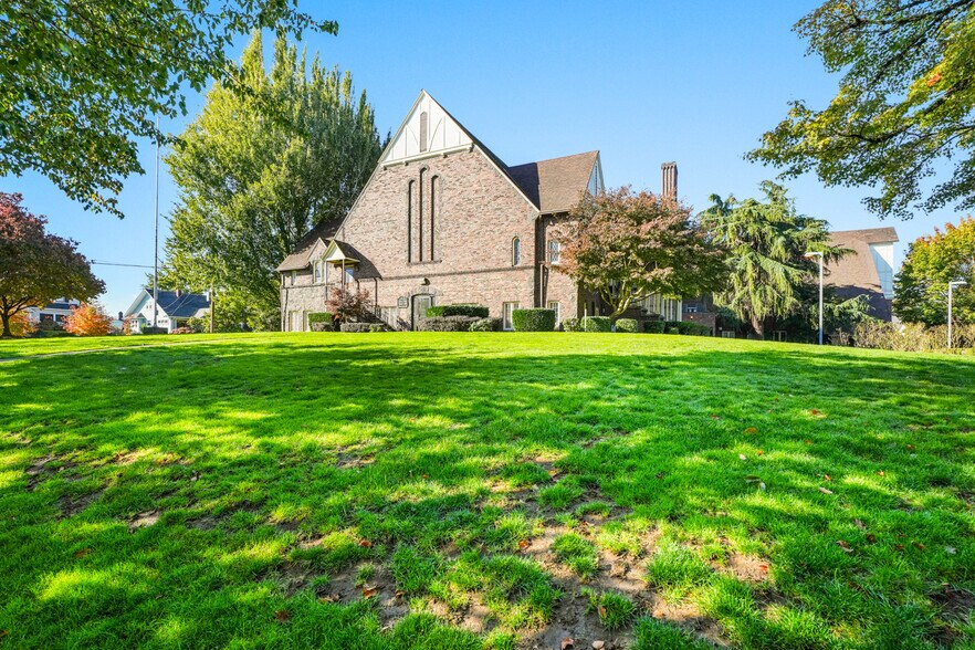 More Photos Of 2931 SE Harrison St, Portland Religious Facility For Lease