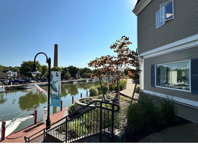 More Photos Of 330 Packetts Lndg, Fairport Unknown For Lease