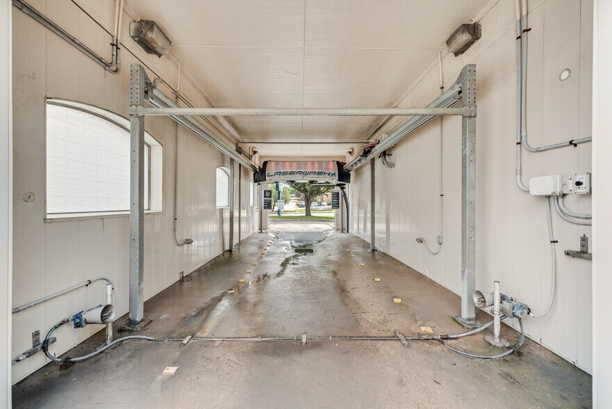 More Photos Of 1704 Teasley Ln, Denton Specialty For Sale