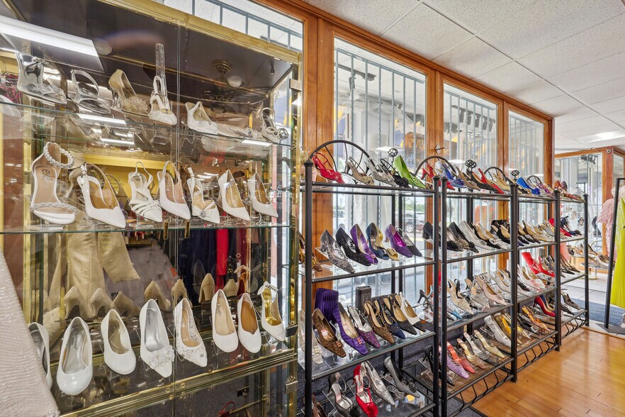 More Photos Of 5061 Allentown Rd, Suitland Freestanding For Sale